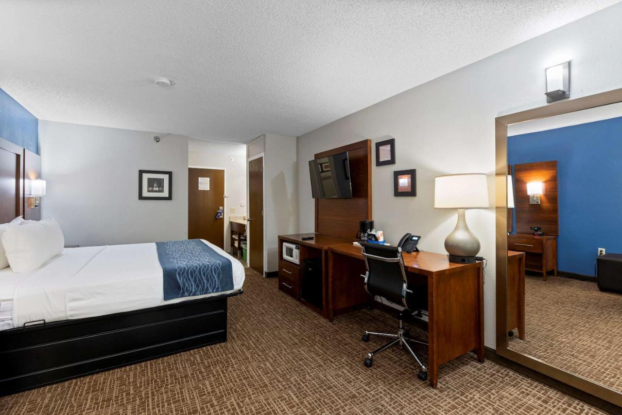 Comfort Inn & Suites St Louis-Hazelwood Exteriör bild