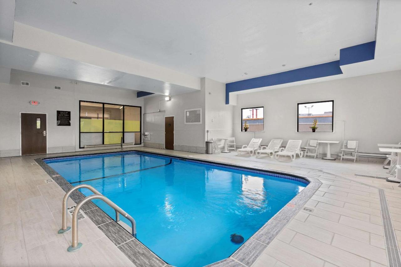 Comfort Inn & Suites St Louis-Hazelwood Exteriör bild