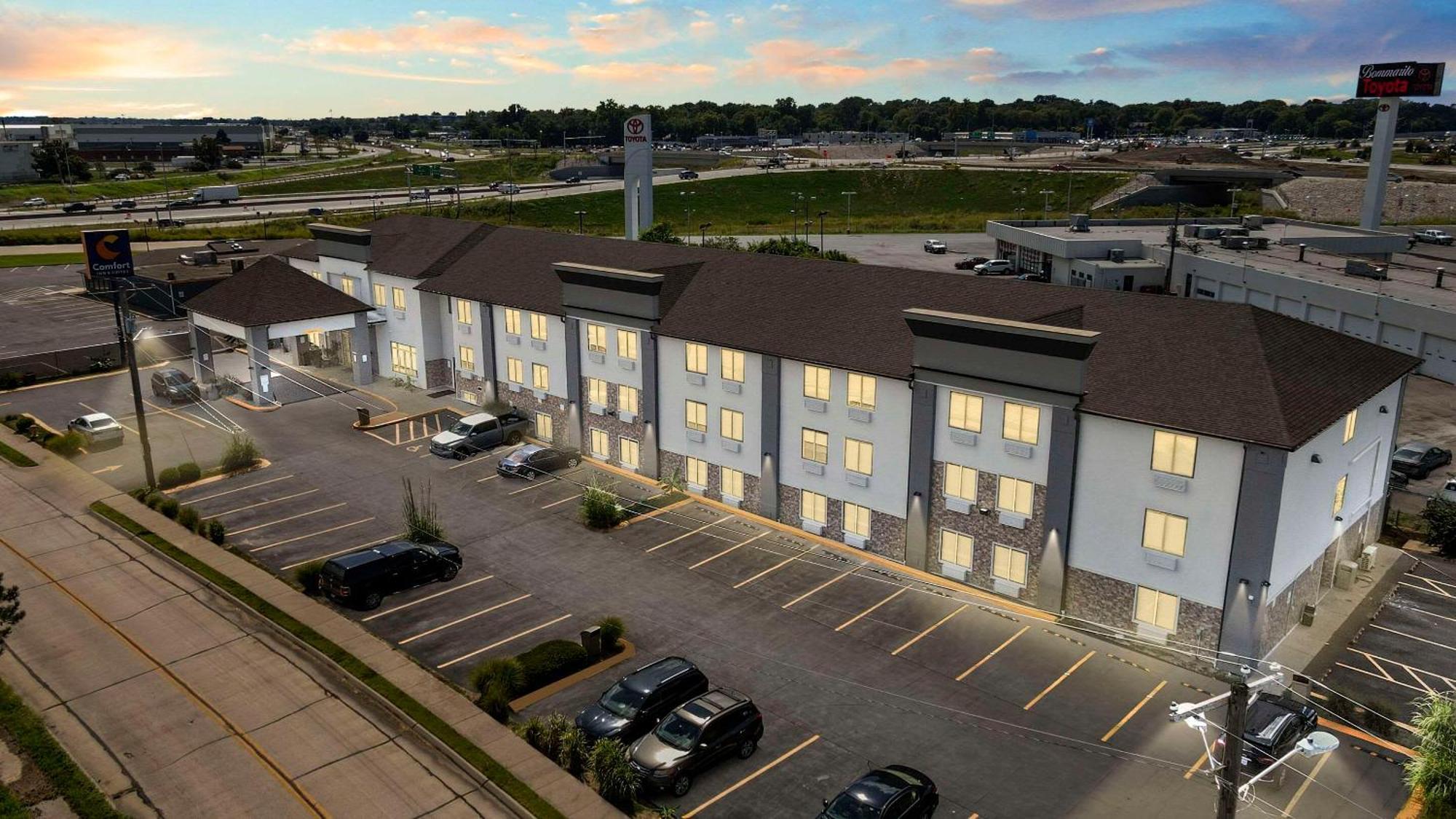 Comfort Inn & Suites St Louis-Hazelwood Exteriör bild