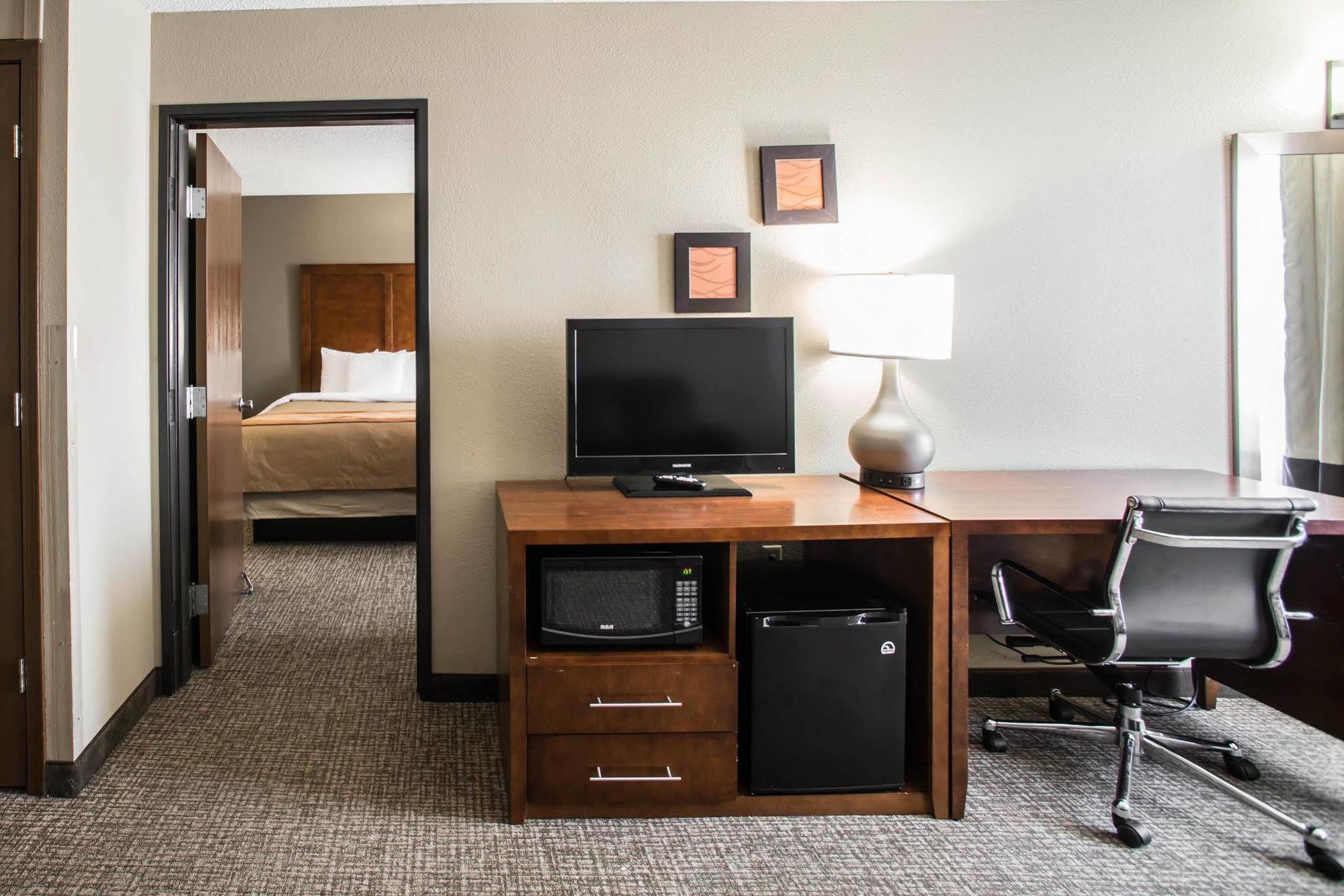 Comfort Inn & Suites St Louis-Hazelwood Exteriör bild