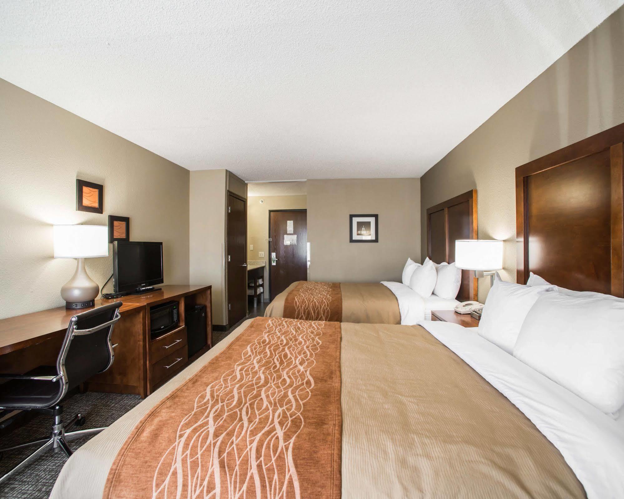 Comfort Inn & Suites St Louis-Hazelwood Exteriör bild