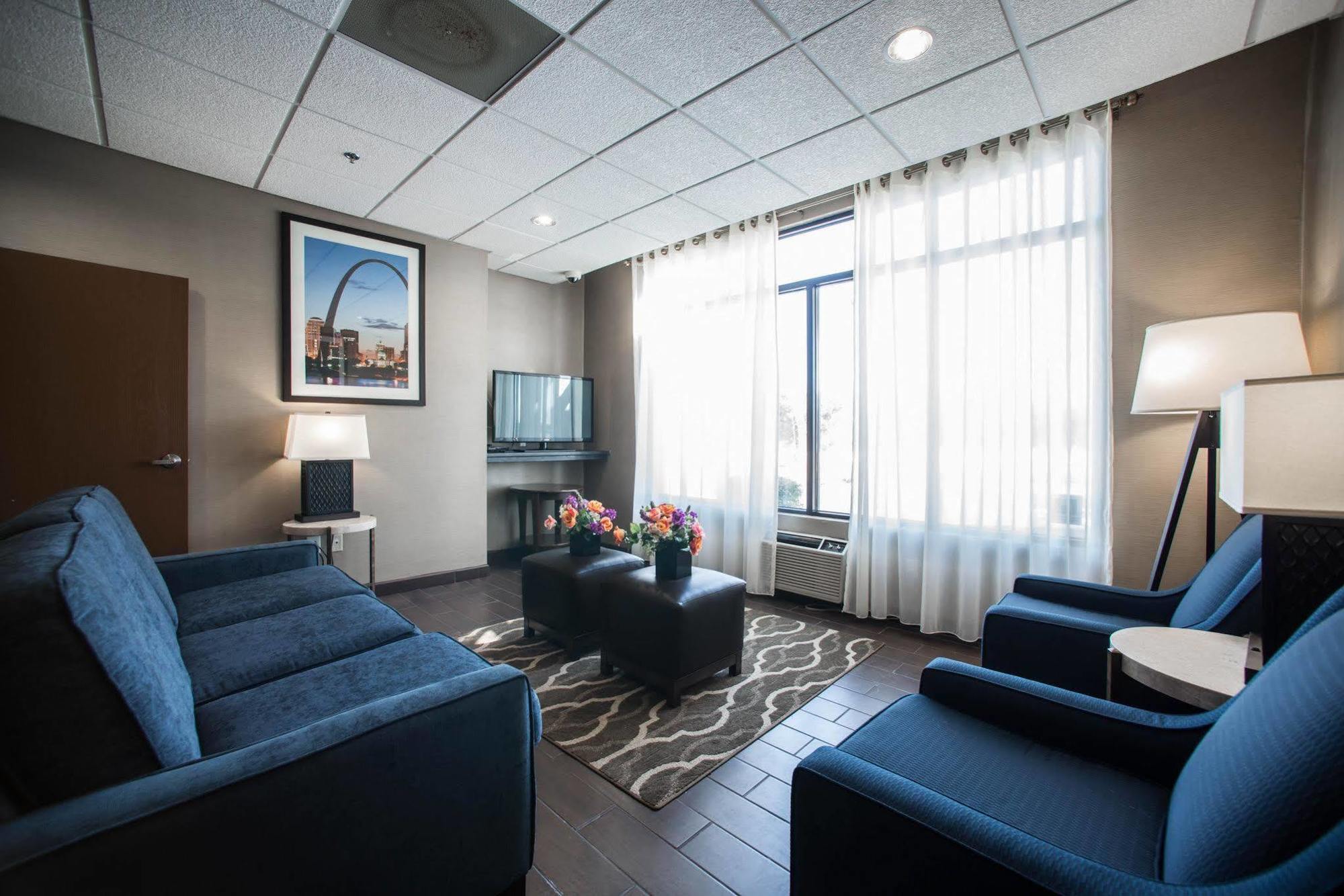 Comfort Inn & Suites St Louis-Hazelwood Exteriör bild