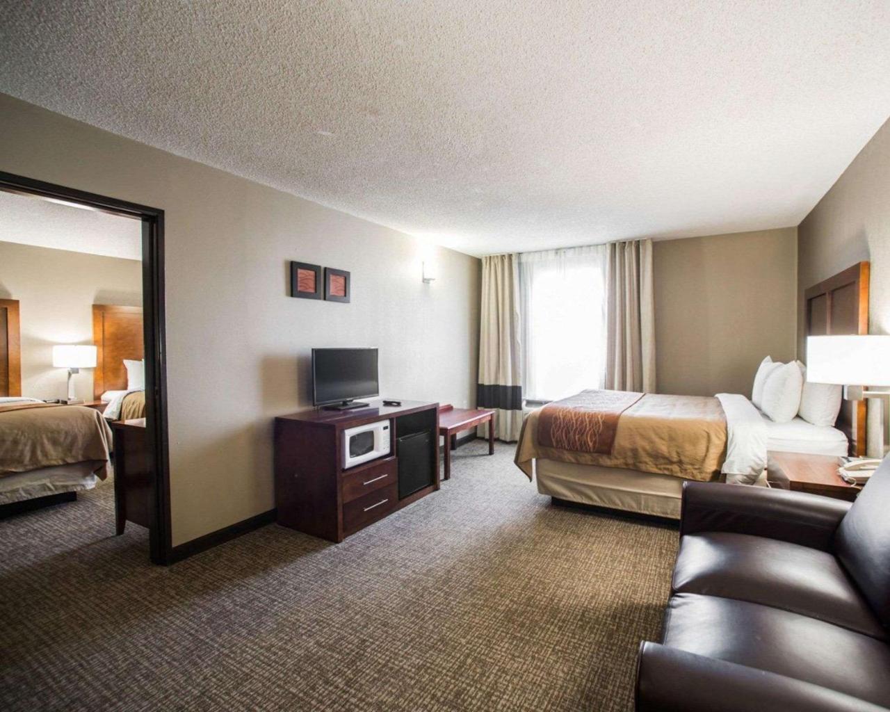 Comfort Inn & Suites St Louis-Hazelwood Exteriör bild